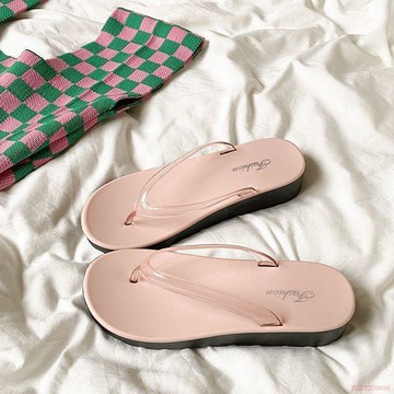 桃園出貨✨跛跟外穿人字拖鞋女夏季厚底防滑增高糖果色海邊度假夾趾涼拖鞋