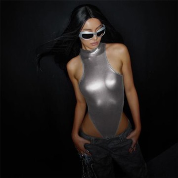 丹戀季節歐洲站ins網紅鐳射反光亮面高叉PU皮緊身連體背心上衣潮
