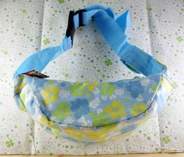 【震撼精品百貨】日本精品百貨~弧形腰包-藍扶桑