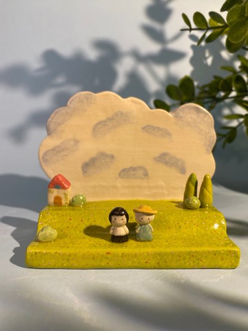 陶瓷手機支架以 Howe 的魔法城堡圖案手工製作。