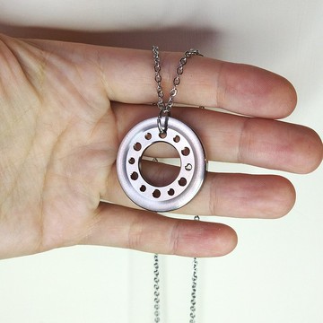 給他的科幻項鍊。 賽博朋克項鍊回收銀色調