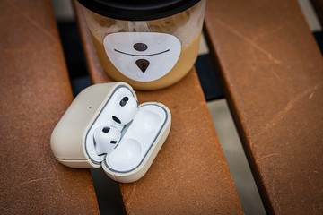 ARMOR AirPods Pro / AirPods 全真皮保護殼_暮光白