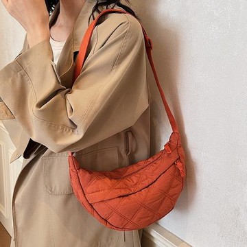Acorn*橡果-韓系菱格繡線斜背包側肩包防潑水包月亮包小包6928(橘色)