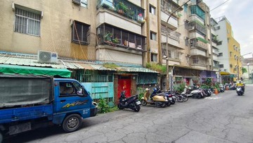 衛武營都會公園凱旋二聖輕軌面寬可改車庫一樓公寓	｜高雄市鳳山區武慶二路