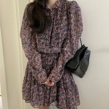 MOCO韓版chic復古溫柔風立領滿屏碎花印花收腰顯瘦泡泡袖浪漫雪紡短洋裝