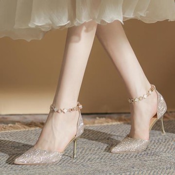 銀色單鞋女尖頭2025新款一字帶高跟鞋細跟配裙子婚鞋新娘鞋不累腳