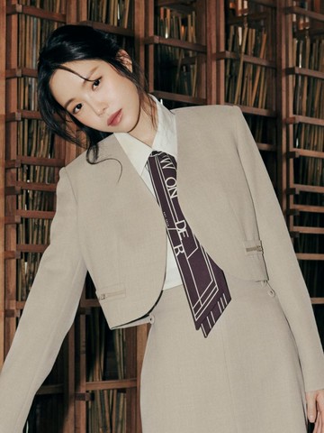 Lettering Tie Pocket Blouse GP9A0BL511