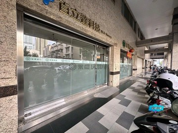 亞灣新核心黃金雙店面✨大面寬平車稀有釋出｜高雄市前鎮區中華五路