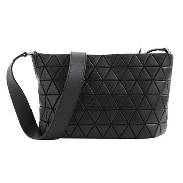 ISSEY MIYAKE  BAOBAO-BAOBAO 皮革背帶三角格拉鍊斜背包(霧面黑)
