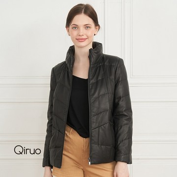 【Qiruo 奇若名品】冬季專櫃精品黑色立領小羊皮衣(立領精品時尚 黑色小羊皮衣1906E)