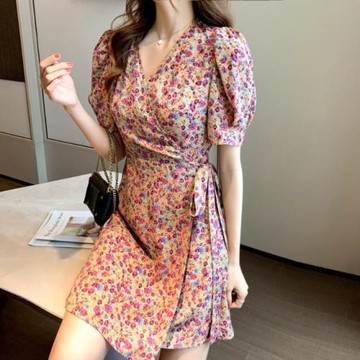 2025夏季新款超仙森系收腰顯瘦V領碎花一片式大擺短袖連衣裙女ins