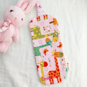 歡樂長頸鹿。附夾雙面純棉手帕  (可繡名字)