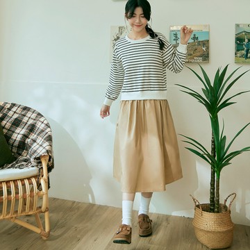 OB嚴選 日系假兩件橫條紋落肩衛衣拼接傘襬洋裝 《DA10249》大尺碼/女裝/現貨