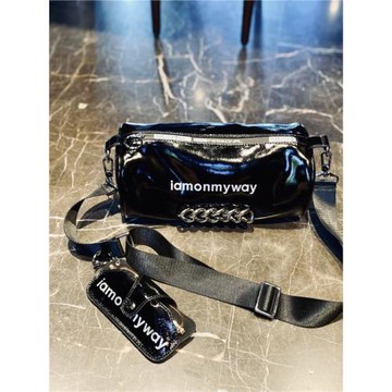 網紅真皮波士頓包女潮2025新款牛漆皮單肩斜挎女包時尚休閑枕頭包