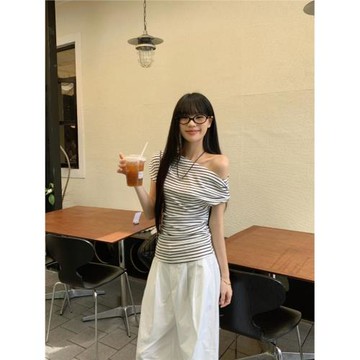 小眾經典黑白條紋斜領T恤女秋季2025新款性感露肩修身百搭上衣ins