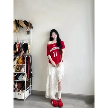 🌷臺灣出貨🌷辣妹 紅色 斜肩 短袖 T恤女 夏季新款 字母 印花 休閒 寬鬆顯瘦露肩上衣 ins韓係斜肩 約會穿搭 涼感