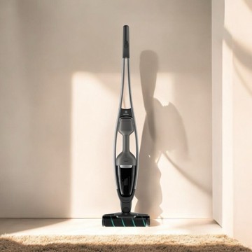 伊萊克斯Electrolux 極適家居700直立吸塵器/8成新 K01-1
