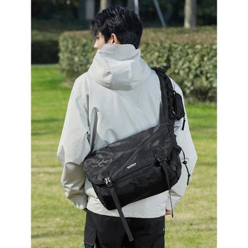 挎包男款工裝包男生單肩包潮牌背包機車斜挎包女大容量機能風包