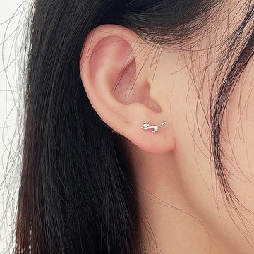 925純銀小貓耳釘女2022年新款耳環小眾設計感簡約個性養耳洞耳飾