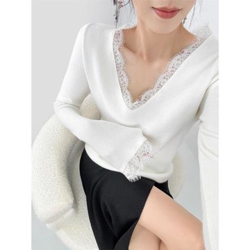 DOUBLE Z 法式睫毛蕾絲拼接V領針織衫女秋冬喇叭袖別致打底上衣
