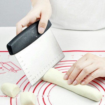 6.5寸帶刻度不銹鋼面粉切刀烘焙切刀削面器面粉鏟牛軋糖餅干分切