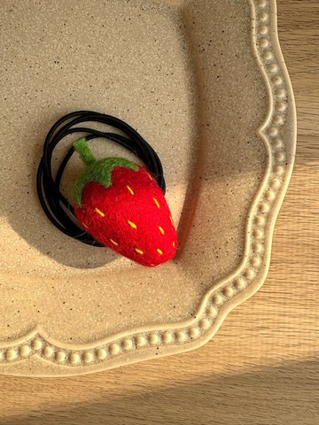 毛絨絨樂園 — 草莓炫風 • 羊毛氈髮飾