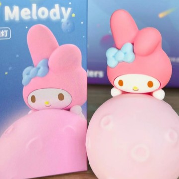 預購【遊戲家】三麗鷗家族 月球小夜燈 限量發售 - 贈送隨機小禮物 (美樂蒂)