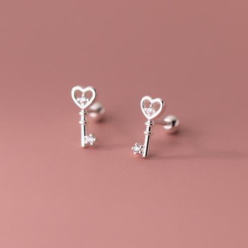 【ANGEL】愛的枷鎖甜美愛心鏤空鑰匙耳環(銀色)