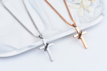 荊棘冠冕 | 精鋼轉動荊棘冠冕十字架頸鏈/男女同款 項鍊