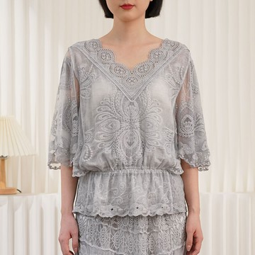 鏤空蝙蝠袖V領刺綉上衣121466C