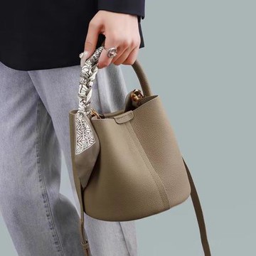 (免運)官網小c&k真皮水桶包女生日禮物2025新款手提菜籃子包休閑斜挎包