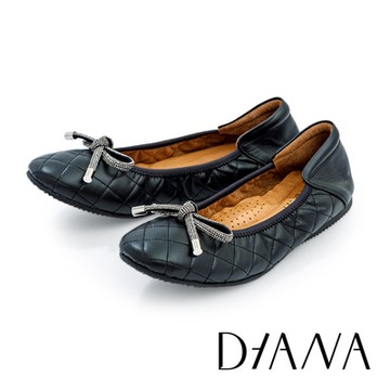 DIANA 經典菱格紋造型蝴蝶結低跟娃娃鞋-黑色