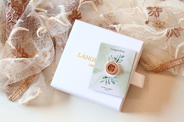 口罩香氛釦-鑲鑽英文字母-現貨-玫瑰金 (附 精油、棉芯)