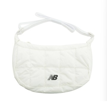 【NEW BALANCE】 NB 側背包 米白色 方格紋 輕巧 雲朵包 澎澎包 LAB53107SST