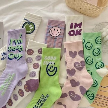 🎁爆款推薦🎁笑臉立體英文設計感熒光綠ins潮長筒襪子男女彩色百搭春秋中筒襪 0IOI