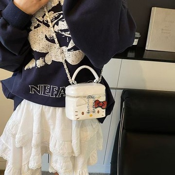 kitty斜挎包 新款上市鏈條氧氣輕奢軟桌面碎花韓版小包 kitty化妝包 kitty肩背包 kitty包包 可愛包包