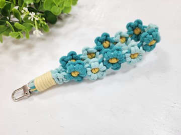 F.S.H 設計款。公主配色五瓣花朵編織款手腕手機繩