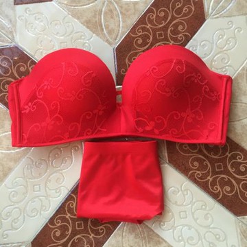 禮服女無肩帶結婚內衣防滑小胸加厚杯聚攏紅色隱形文胸拍婚紗照