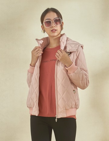 ★【喜芝梅】都市靜謐 精緻菱形壓紋連帽羽絨棉外套(兩色；M-3L) 225600809