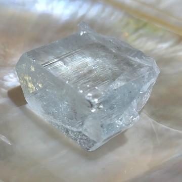 寶石級巴基斯坦海水藍寶原礦晶體230217-32號 ~好人緣、對應喉輪、增加溝通能力、也是旅行及以海維生職業的護身符~