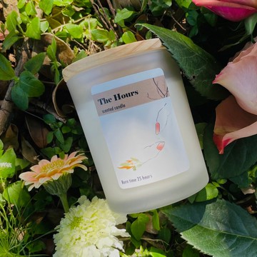 躺在草坪上的小木偶 I TheHour 香氛蠟燭