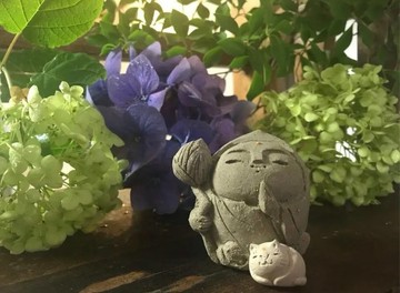 白貓與地藏菩薩 蓮花錫杖