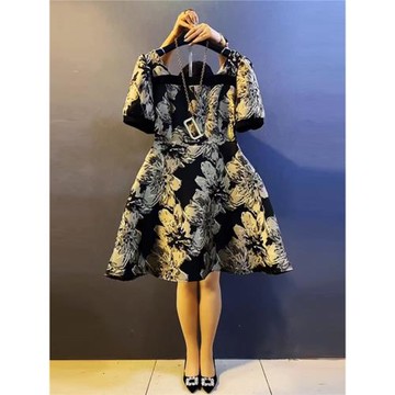 胖MM2023夏季新款氣質輕熟風顯瘦寬松大碼女裝方領大花短袖連衣裙