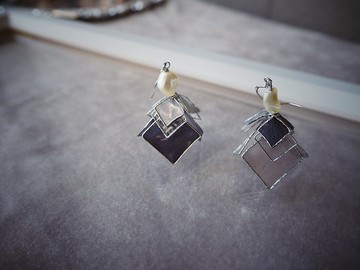 電光石火 方塊垂墜式樹脂耳環