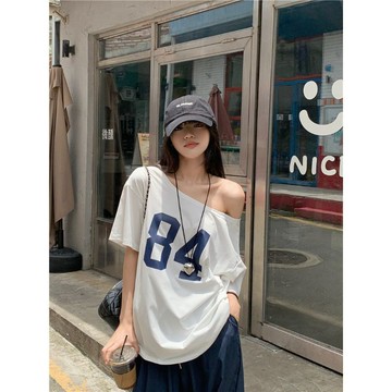 🔥熱賣款🔥設計感小衆寬鬆顯瘦字母露肩短袖T恤女夏季新款休閒時尚上衣