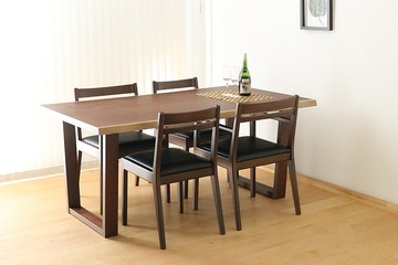 旭川家具 無垢板工房 和 NAGOMI 口型桌腳自然邊緣拼接桌