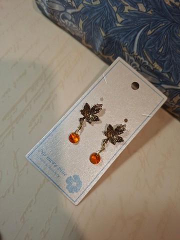 楓葉古金耳環