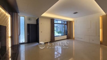 ✨楓樹商圈精裝潢/約6.5米大面寬臨路雙車別墅｜台中市南屯區楓樹二街