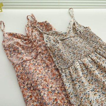 ins超仙的碎花吊帶裙女夏季褶皺V領高腰A字中長款過膝打底連衣裙