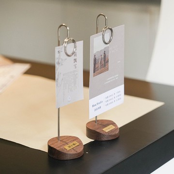 【臺灣出貨】實木價格展示牌立式簡約文藝酒店席位卡餐廳菜牌座留言夾便籤夾商ll